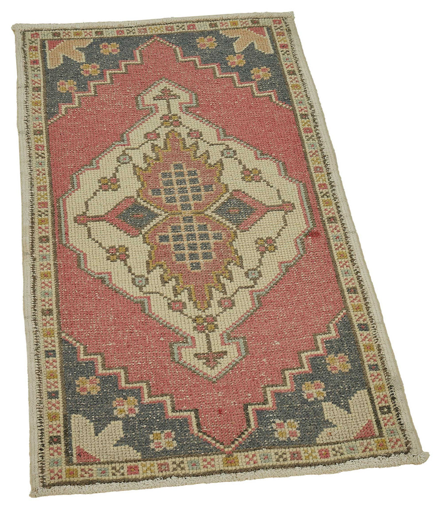 Vayla Pembe Lacivert Etnik Geometrik Desenli El Dokuma Halı 53x99 cm – genel görünüm