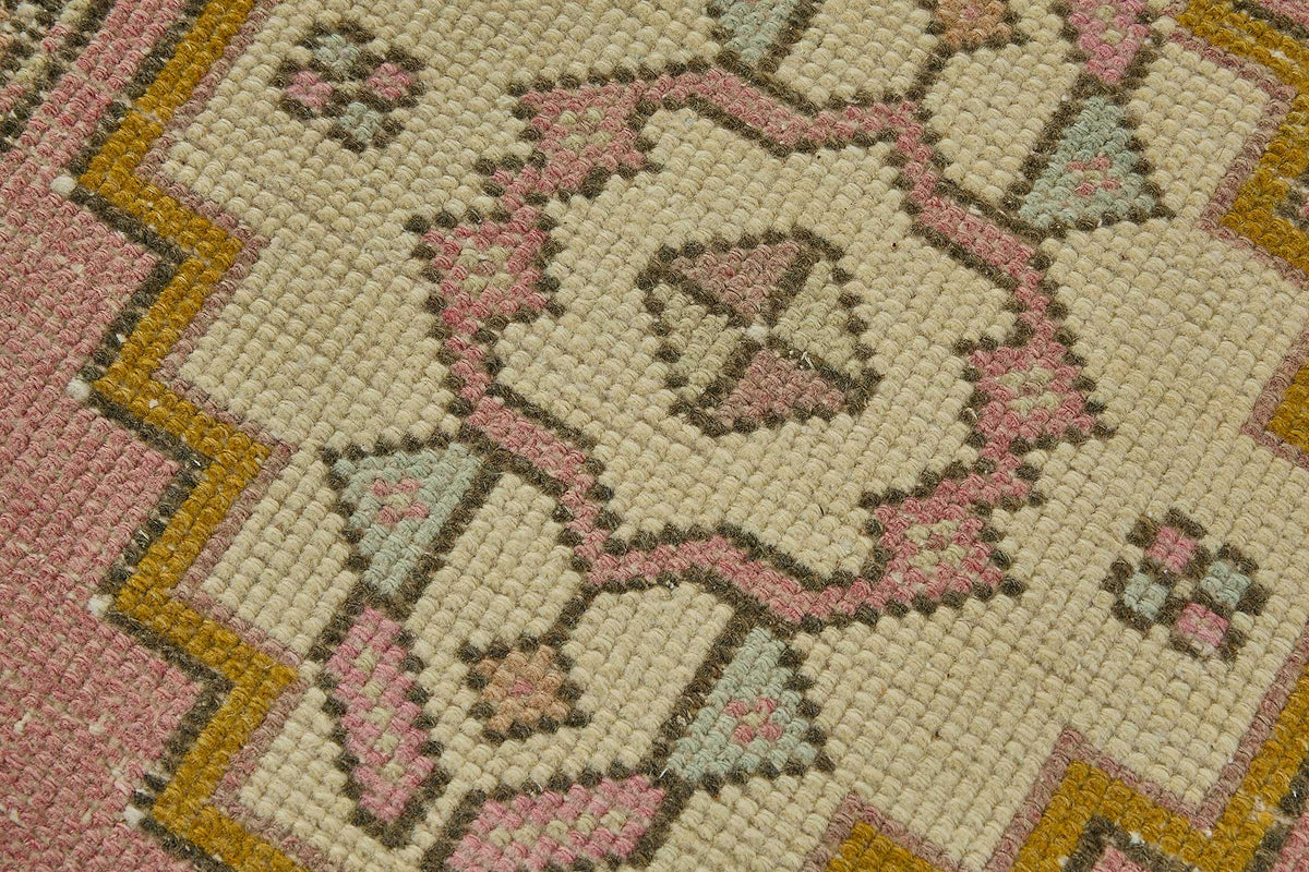 Vayla Geometrik Desenli Pembe Lacivert El Dokuma Halı 51x102 cm – mekânda kullanım