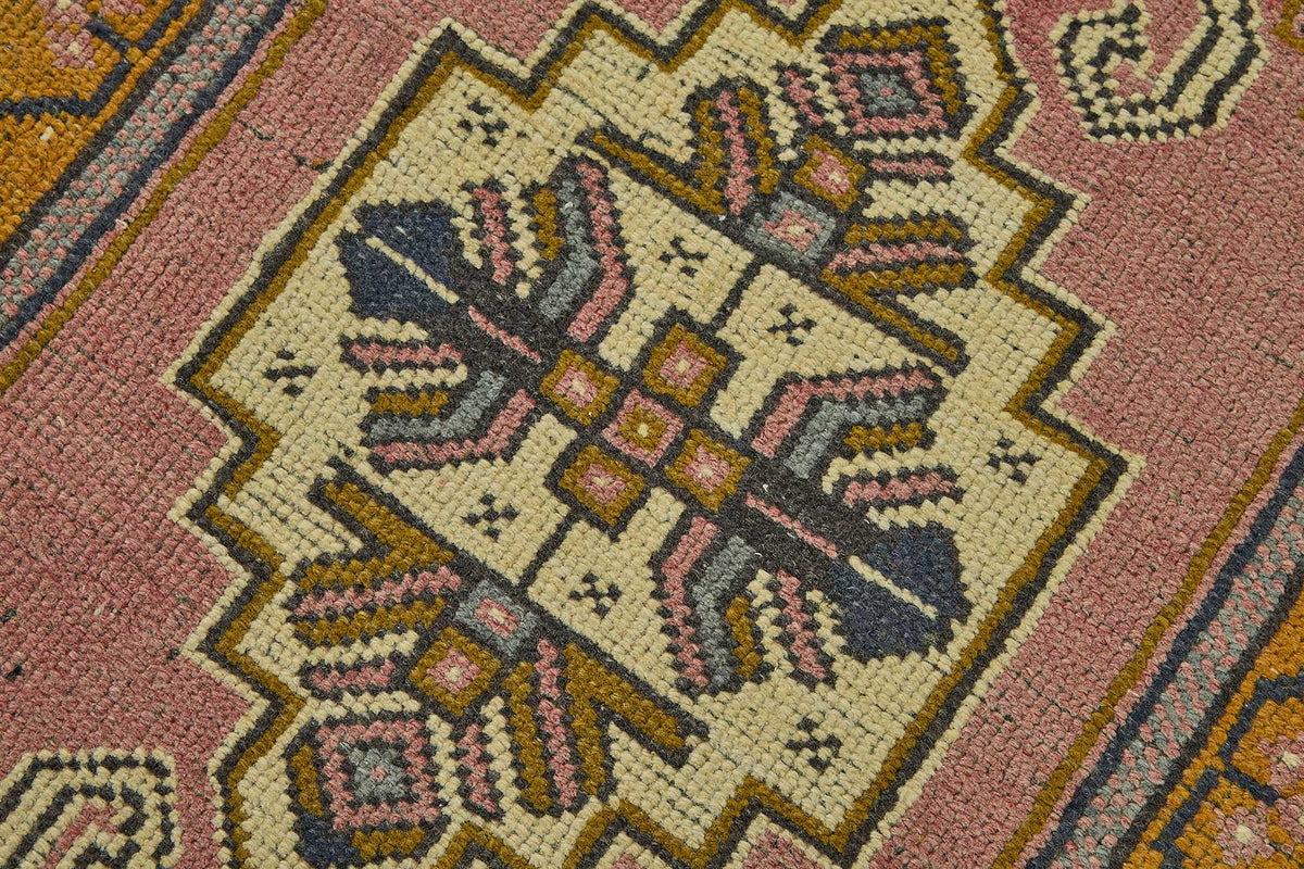 Vayla Lacivert Gümüş Madalyon Desenli Geometrik El Dokuma Halı 57x89 cm – mekânda kullanım