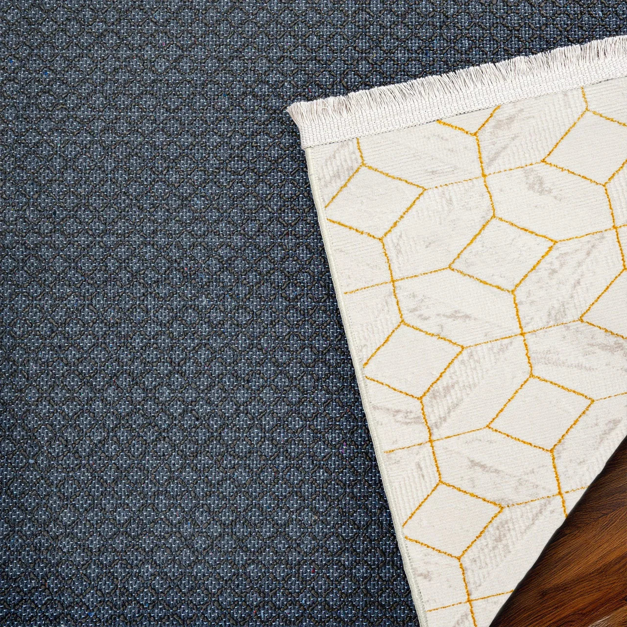 Beyaz Gold Baklava Geometrik Halı - Yıkanabilir - Kaymaz Taban - Pati Dostu