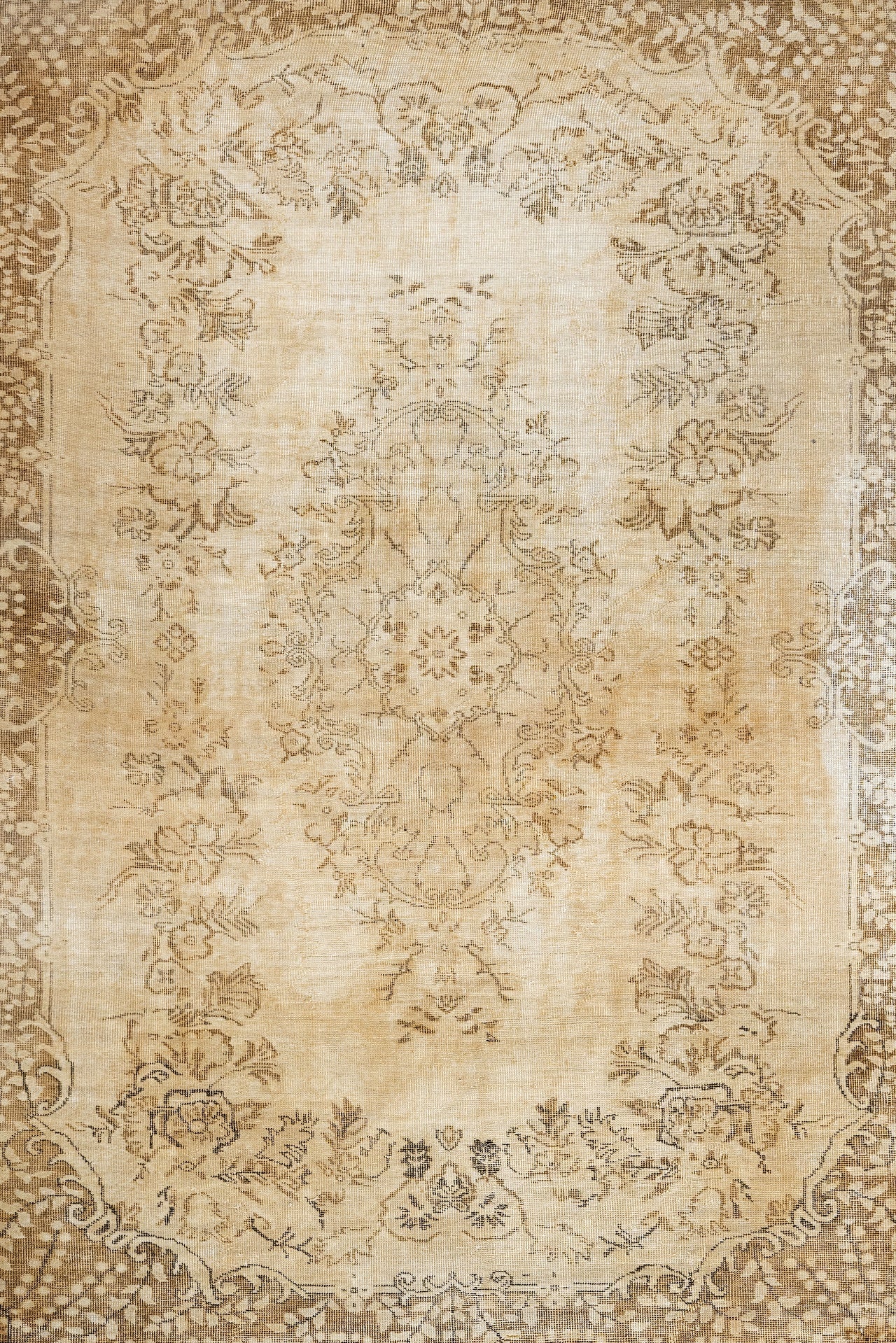 Bej Göbekli Klasik Halı - Yıkanabilir - Kaymaz Taban - Pati Dostu