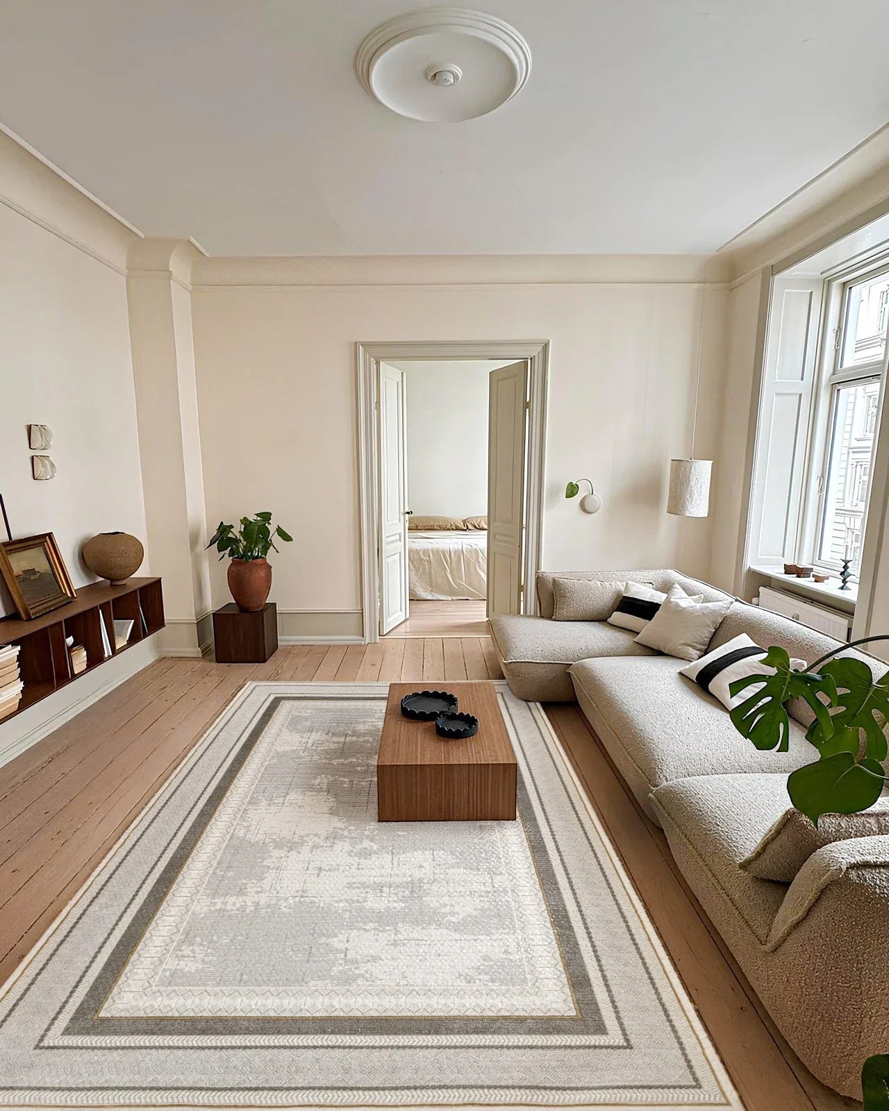 Beyaz Gri Bordürlü Minimalist Halı - Yıkanabilir - Kaymaz Taban - Pati Dostu