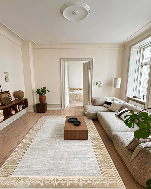 Beyaz Gold Bordürlü Minimalist Halı - Yıkanabilir - Kaymaz Taban - Pati Dostu