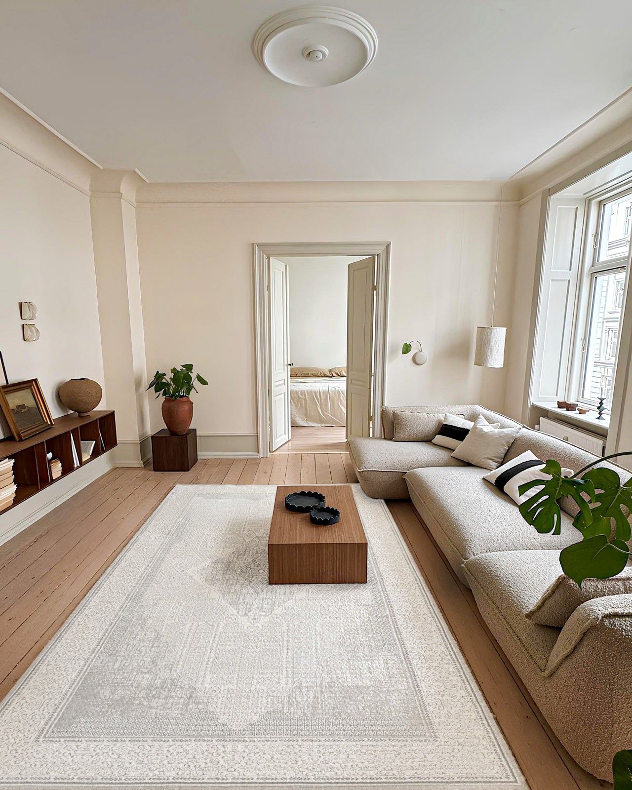 Beyaz Gri Eskitme Göbekli Halı - Yıkanabilir - Kaymaz Taban - Pati Dostu