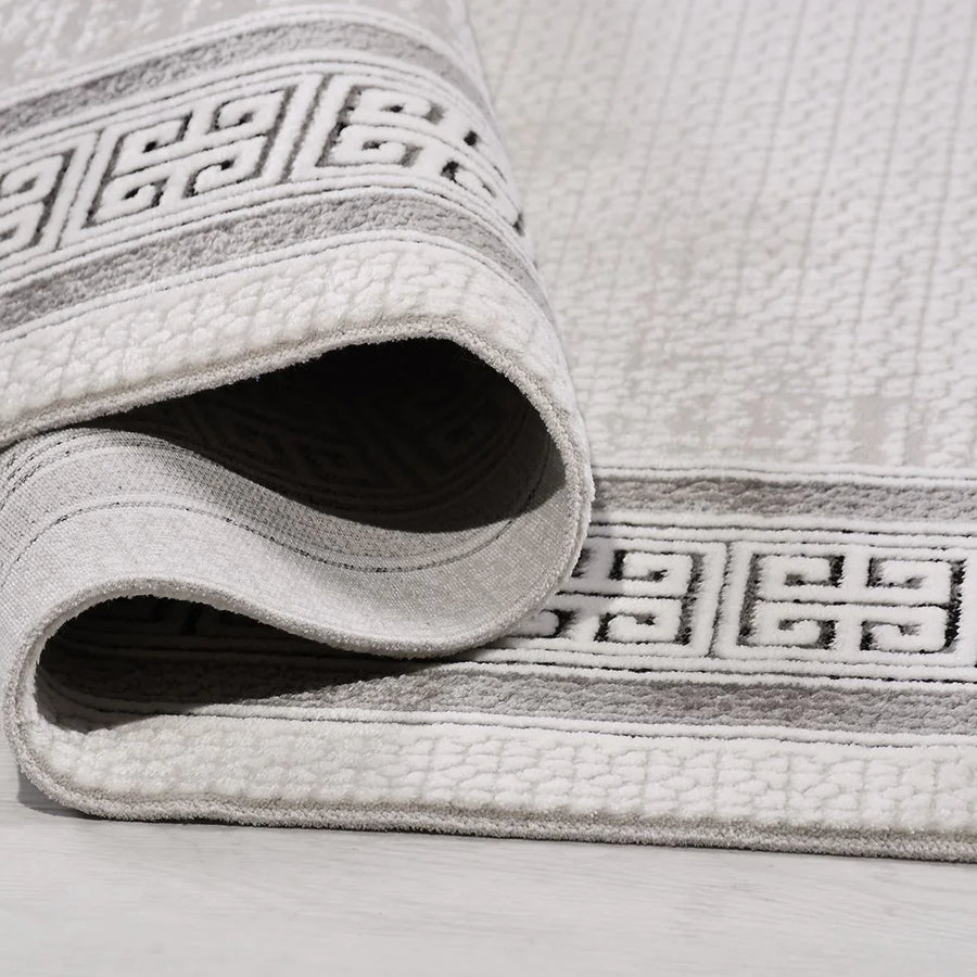 Modern Low Pile Area Rug in Off-White and Grey – in the hallway