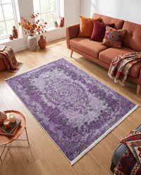 Outlet Klasik Dijital Baskı Halı Mor Madalyon Desenli 160x230 cm - oda içinde görünüm (AI destekli görsel, gerçek ürün deseni) [mockup:15410605130042]