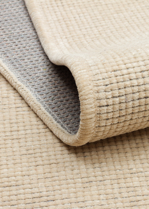 Varni Krem Sade Yüzeyli Açık Tonlu Modern Kilim – arka yüz görünümü