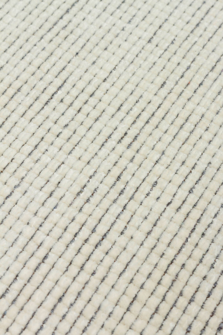 Varni Beyaz Düz Dokulu Kırık Tonlu Skandinav Kilim – detay görünümü