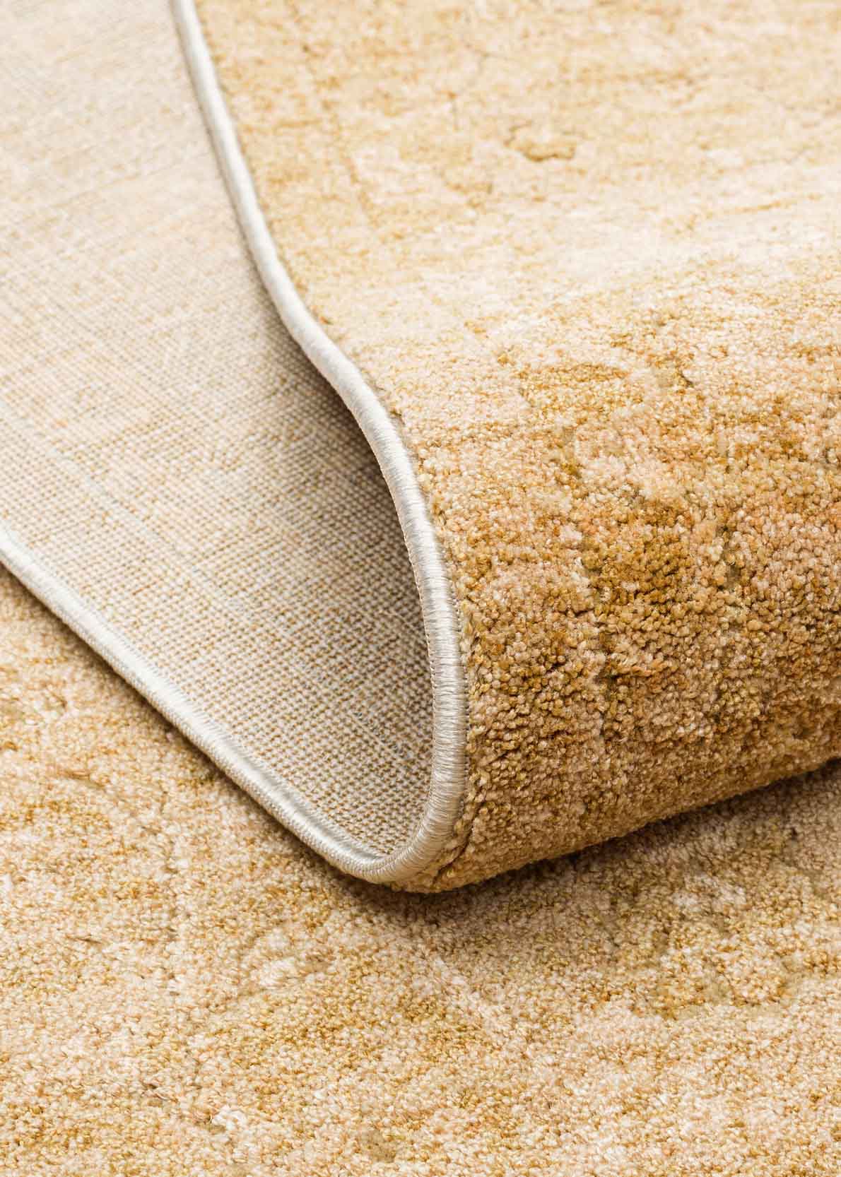 Abrum Bej Gold Soyut Desenli Modern Halı – mekânda kullanım