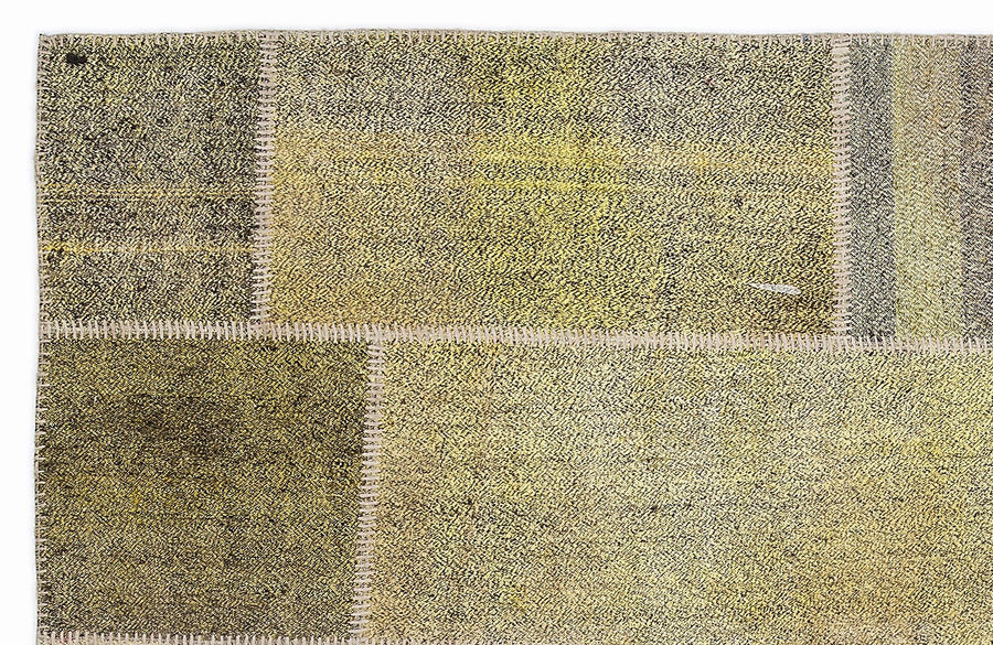 Handgewebter Kelim aus Wolle in Khaki & Grau 160x230 cm – im Wohnzimmer