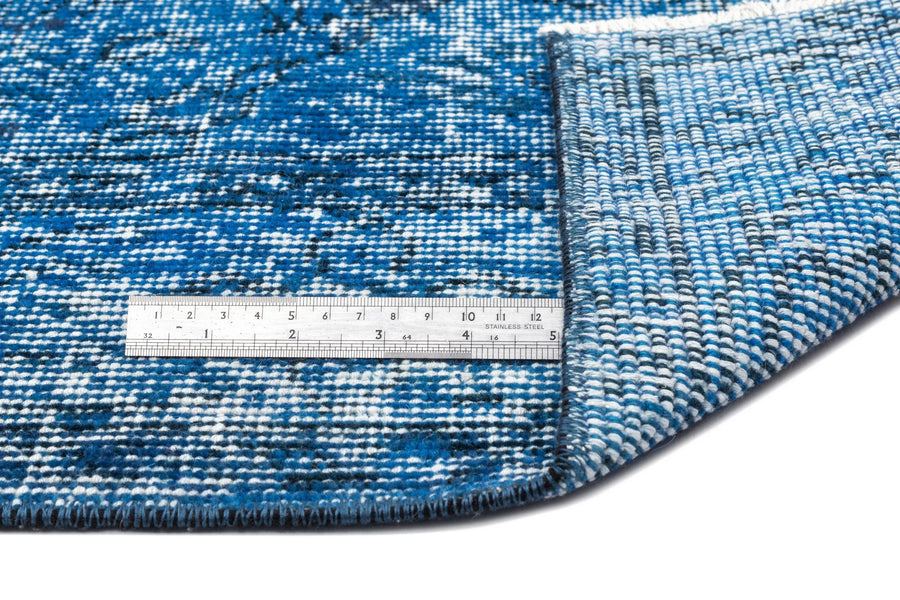 Blue & White Abstract Hand-Knotted Wool Rug 199x314 cm (6'6" x 10'4") – in the living room