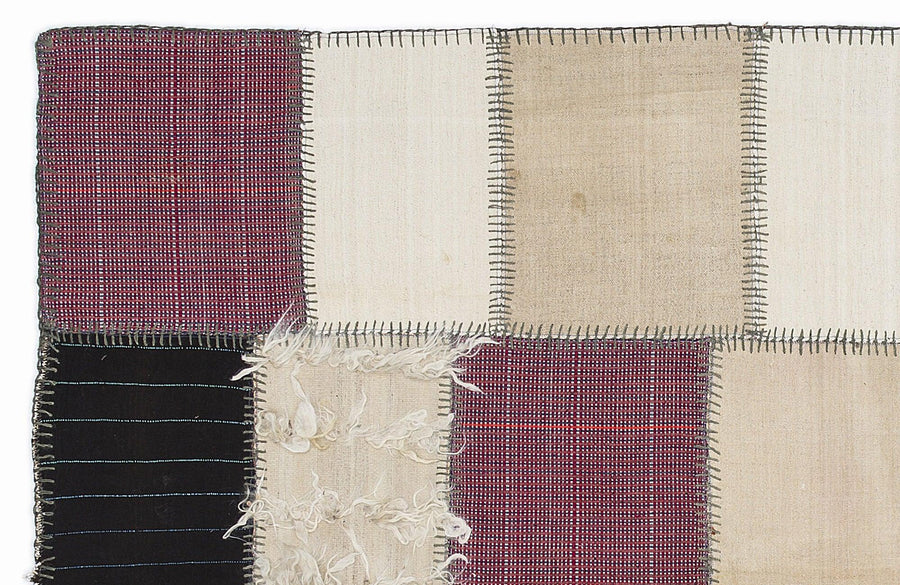 Cream and Burgundy Geometric Wool Rug 160x230 cm (5'3" x 7'7") – in the living room