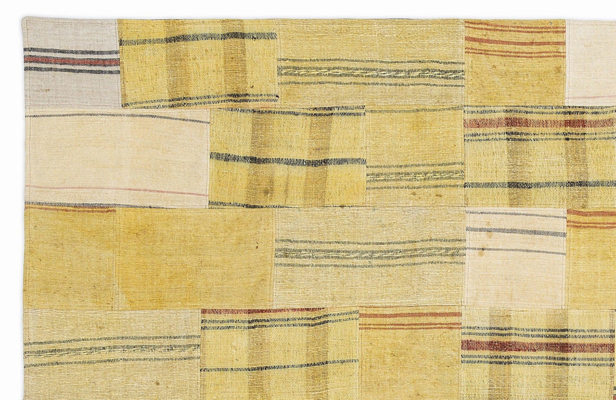 Mustard Yellow & Cream Geometric Kilim Rug 160x230 cm (5'3" x 7'7") – in the living room