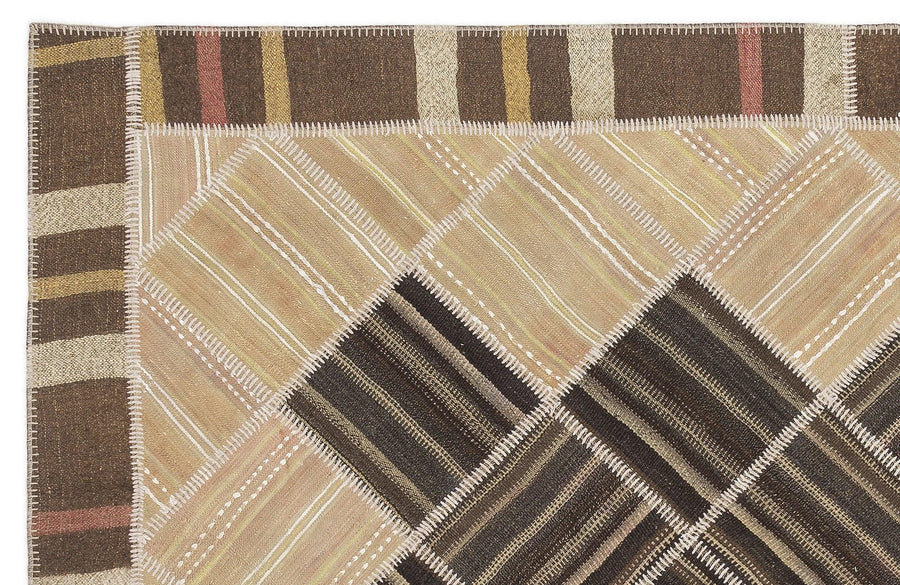 Brown & Beige Geometric Handwoven Wool Rug 169x240 cm (5'7" x 7'10") – in the living room
