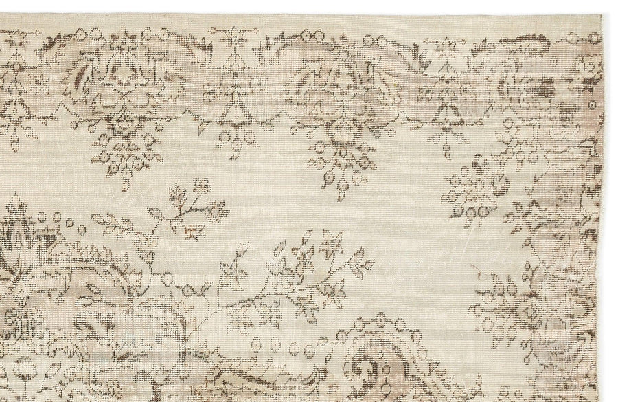 Cream & Beige Medallion Hand-Knotted Rug 188x277 cm (6'2" x 9'1") – in the living room