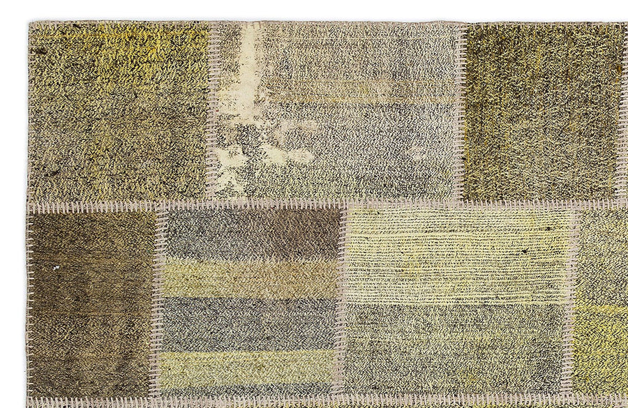 Olivgrüner Wollteppich mit geometrischem Muster 160x230 cm – im Wohnzimmer