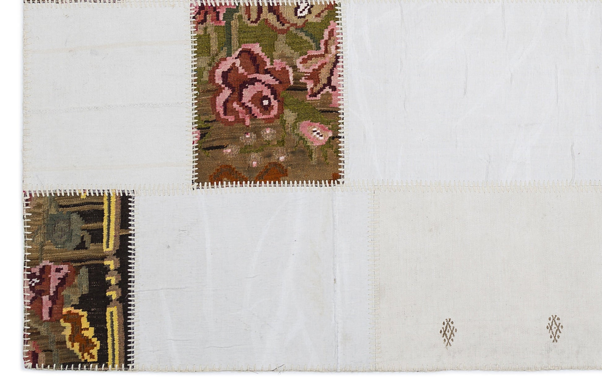 Teselya Beyaz Çiçekli Yün El Dokuma Halısı 160 x 230 Apex Unique