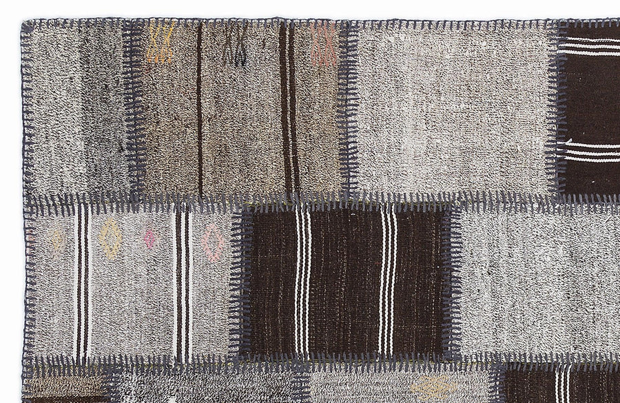 Anthracite Grey Ethnic Flatweave Kilim Rug 160x230 cm (5'3" x 7'7") – in the hallway