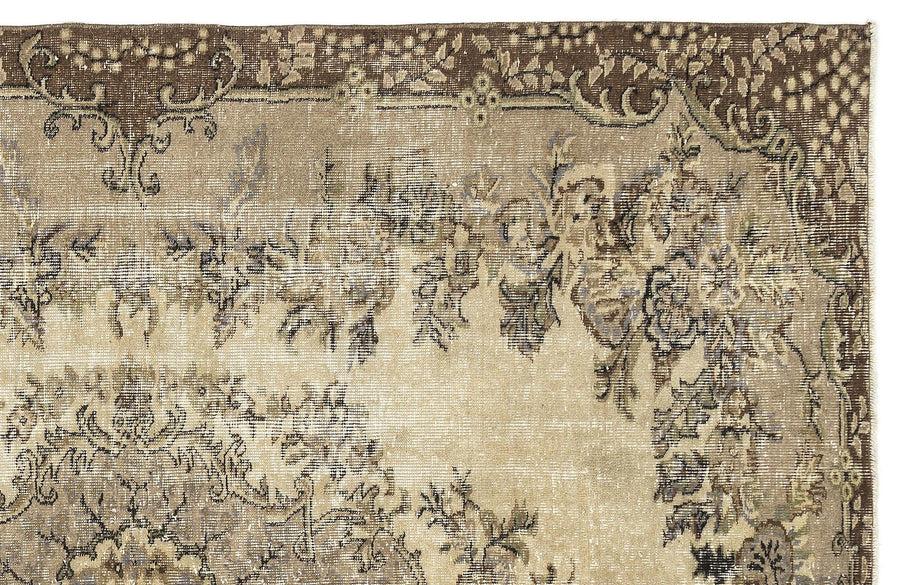 Beige Medallion Vintage Hand-Knotted Wool Rug 195x256 cm (6'5" x 8'5") – in the living room