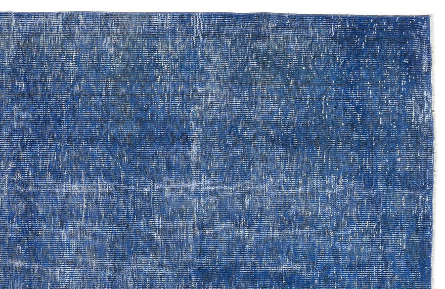 Modern Blue Rug in Solid Indigo & Cobalt Tones 200x313 cm (6'7" x 10'3") – in the living room