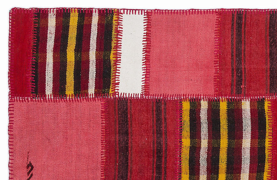 Red Ethnic Geometric Flatweave Kilim Rug 160x230 cm (5'3" x 7'7") – in the living room