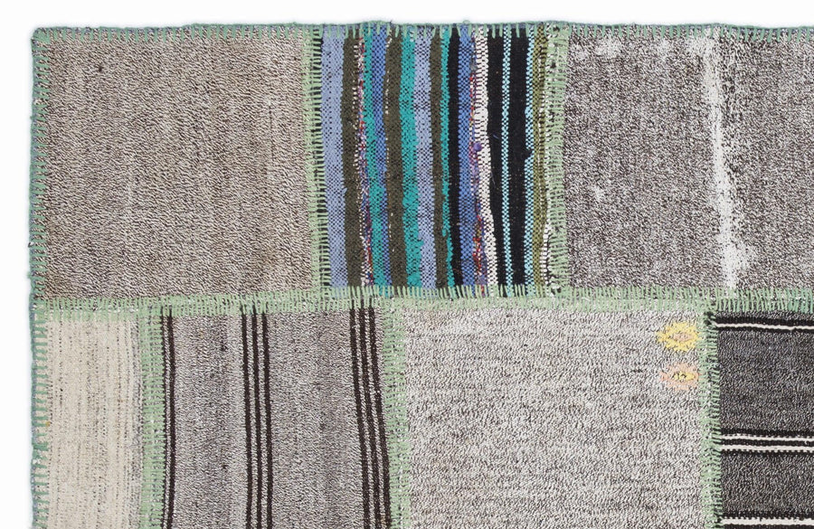 Mehrfarbiger handgewebter Kelim in Grau und Grün 160x230 cm – im Flur