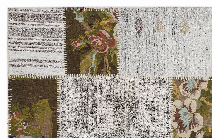 Beige Patchwork Rug with Distressed Look 160x230 cm (5'3" x 7'7") – in the hallway
