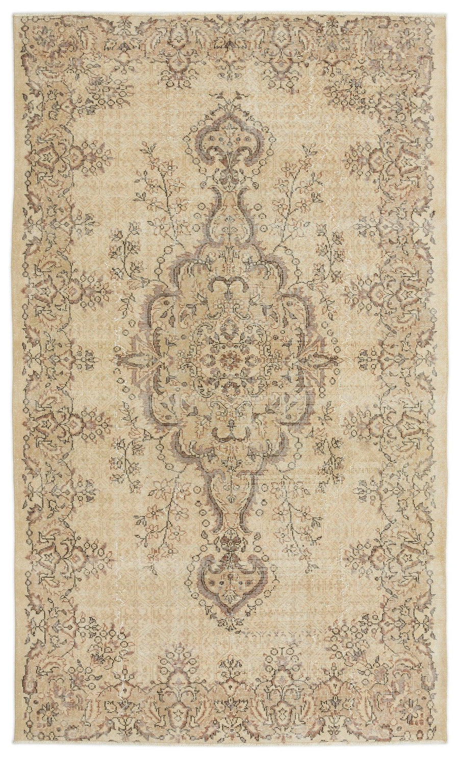 Beige Medallion Vintage Turkish Rug, Hand-Knotted Wool 173x285 cm (5'8" x 9'4") – in the hallway