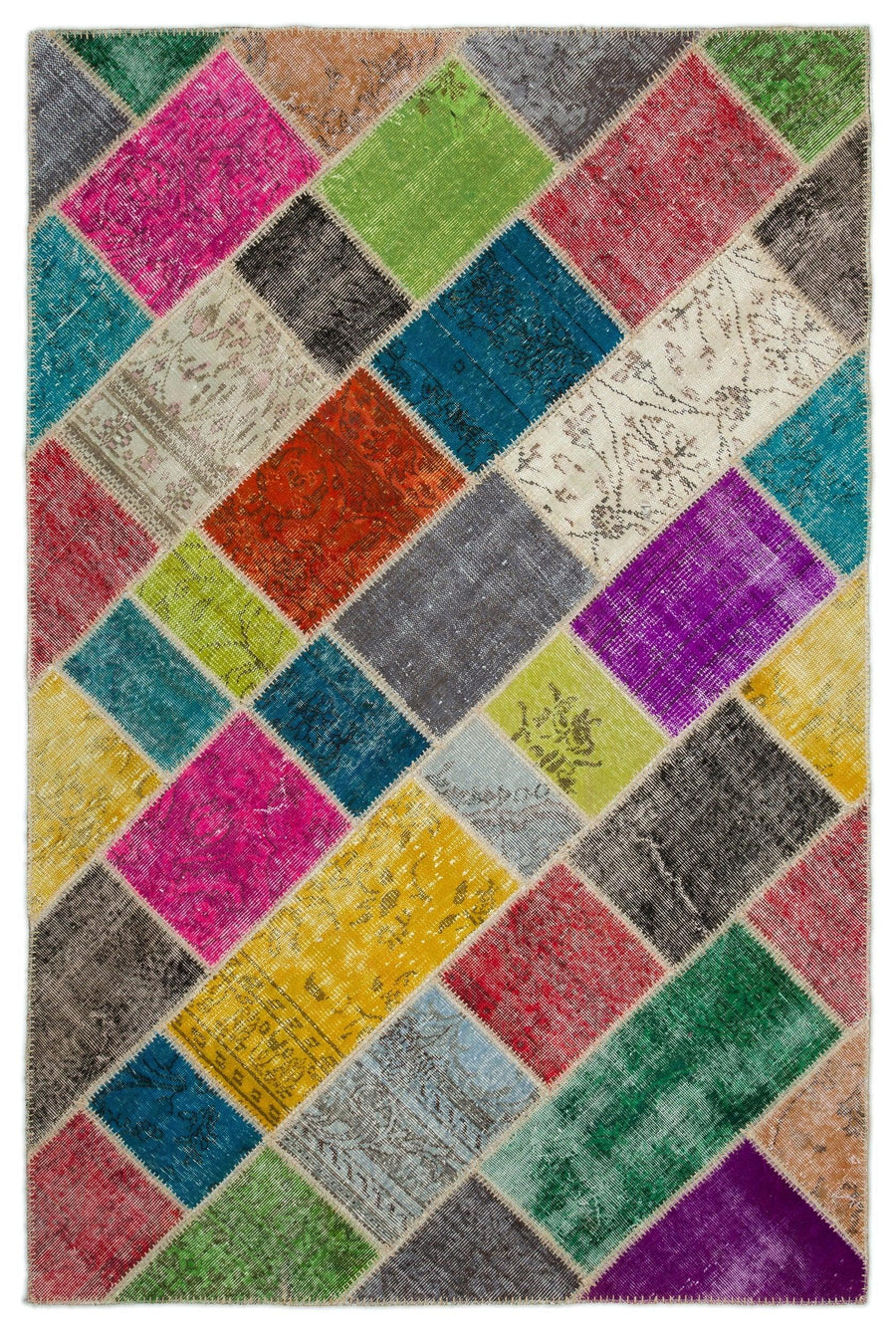 Mehrfarbiger handgeknüpfter Wollteppich 160x235 cm – im Wohnzimmer