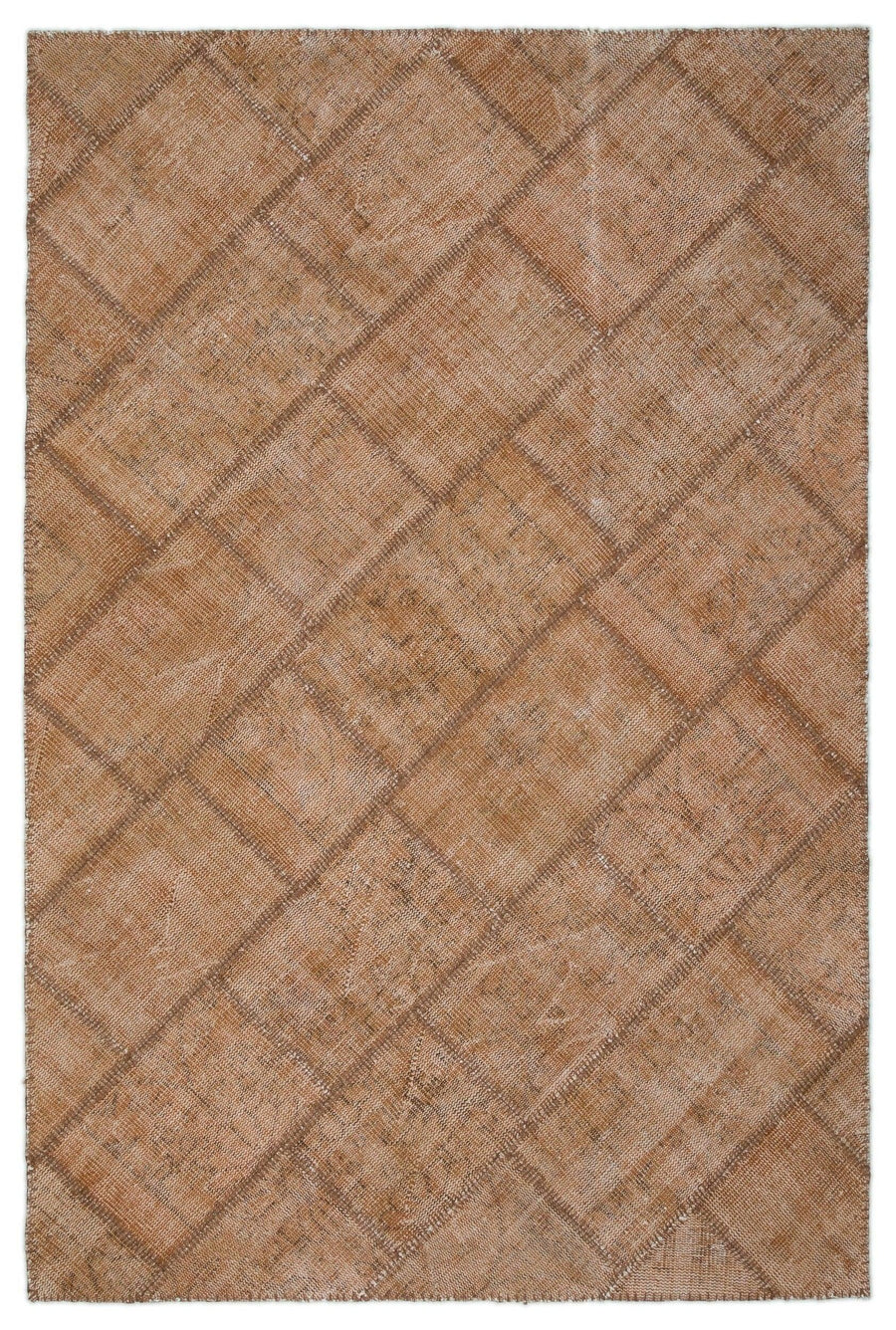 Brown Geometric Hand-Woven Wool Rug 154x230 cm (5'1" x 7'7") – in the hallway
