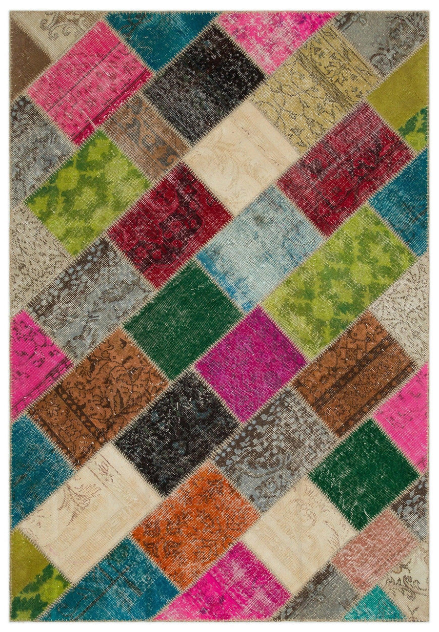 Fuchsia and Green Geometric Vintage Wool Rug 161x235 cm (5'3" x 7'9") – in the living room