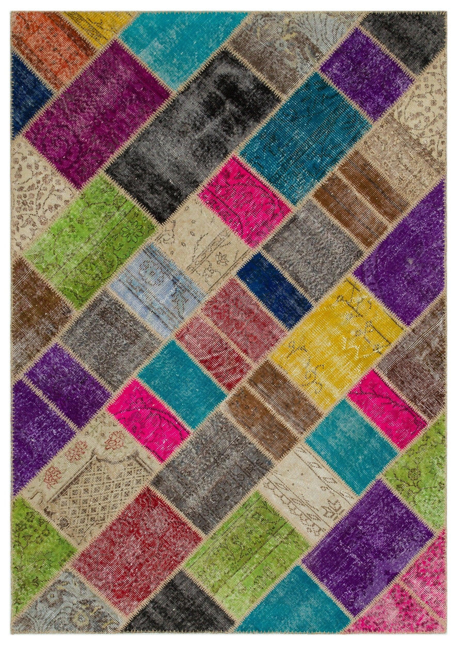 Colorful Geometric Hand-Knotted Wool Rug 160x233 cm (5'3" x 7'8") – in the living room