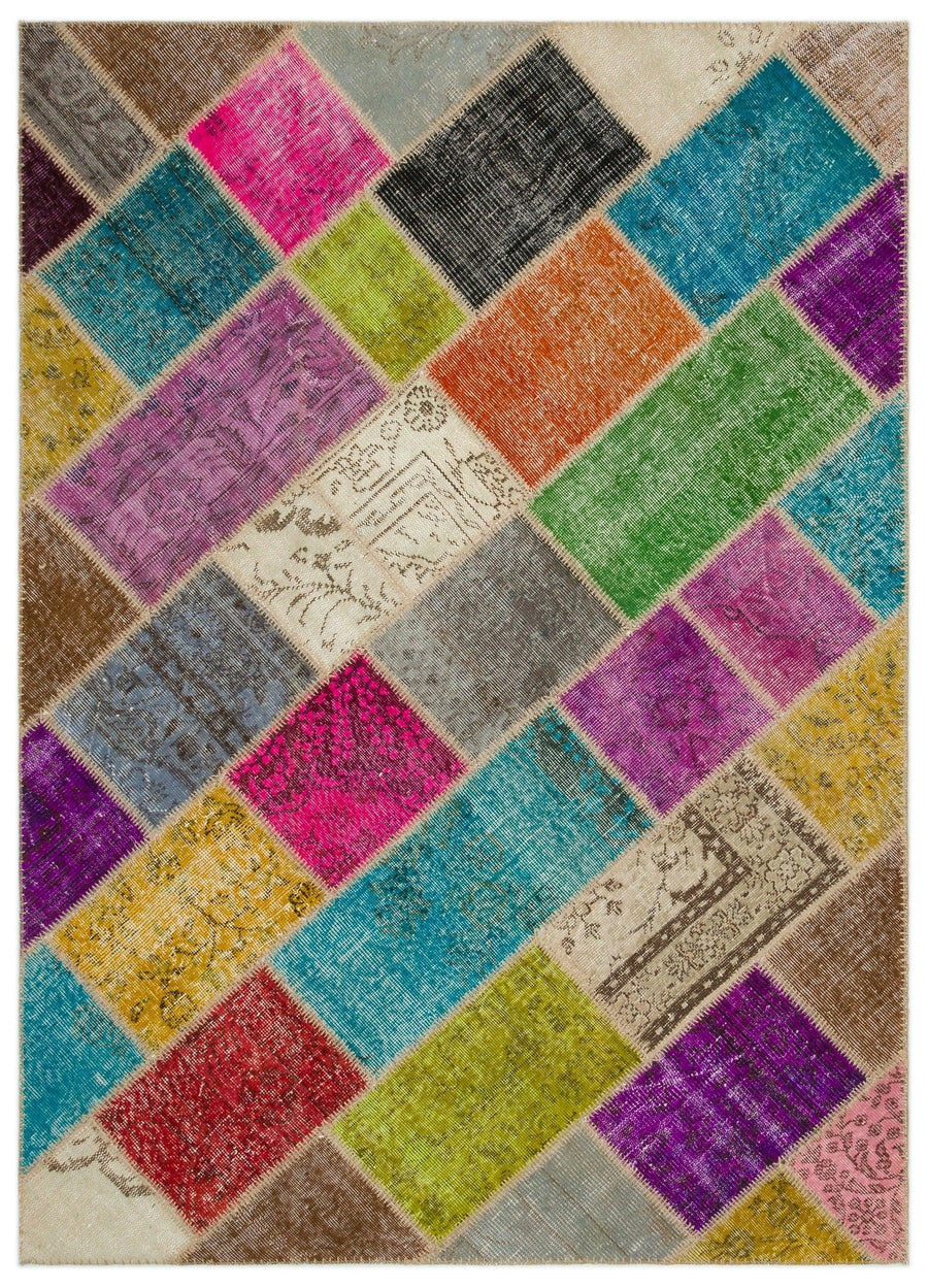 Turquoise & Fuchsia Geometric Hand-Knotted Rug 160x230 cm (5'3" x 7'7") – in the living room