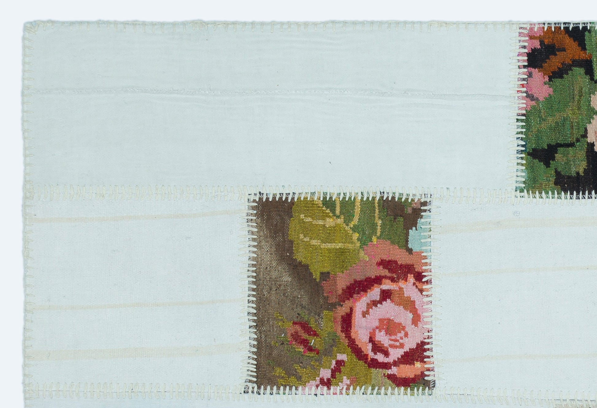 Teselya Beyaz Çiçekli Yün El Dokuma Halısı 122 x 180 Apex Unique