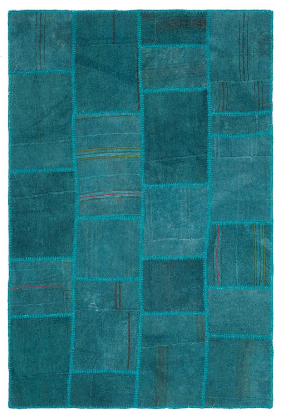 Boho Kelim Türkis & Grün mit geometrischem Muster 150x225 cm – im Wohnzimmer