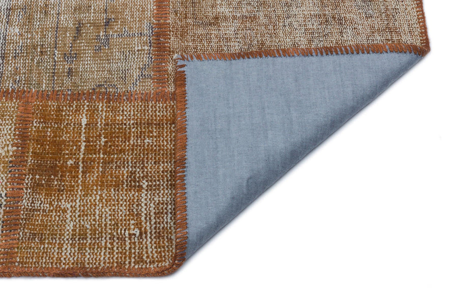 Brown and Beige Geometric Hand-Woven Wool Rug 120x180 cm (3'11" x 5'11") – in the living room