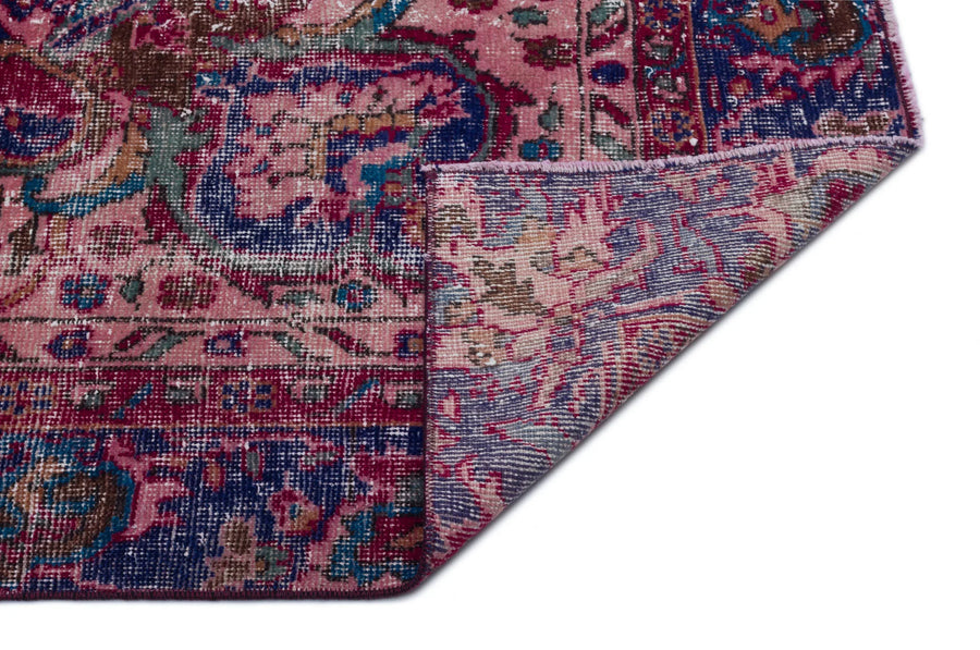 Burgundy Medallion Turkish Rug, Hand-Knotted Wool 186x270 cm (6'1" x 8'10") – in the living room