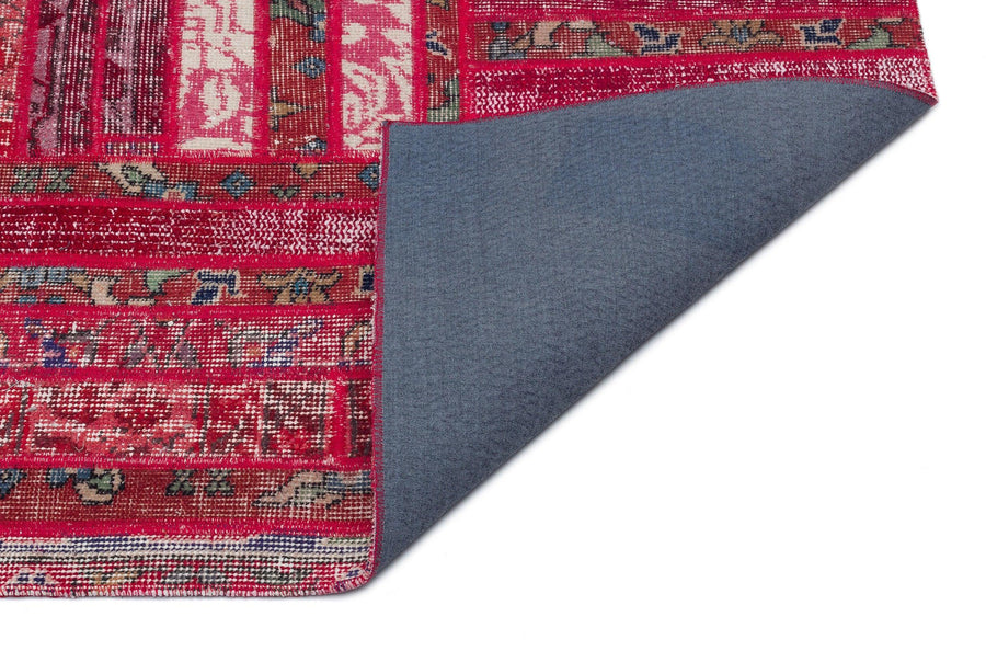 Red and Blue Geometric Hand-Knotted Wool Rug 122x200 cm (4' x 6'7") – in the living room