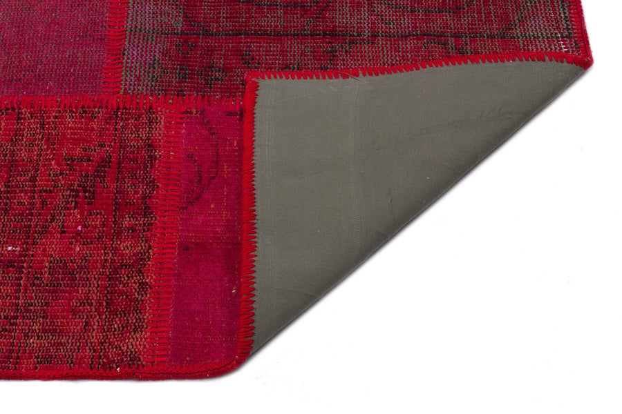 Red and Burgundy Geometric Hand-Woven Rug 160x230 cm (5'3" x 7'7") – in the living room