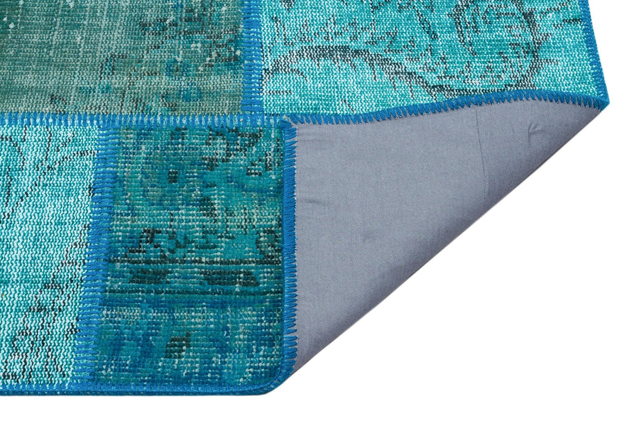 Handgewebter Kelim Türkis mit geometrischem Muster 158x233 cm – im Wohnzimmer