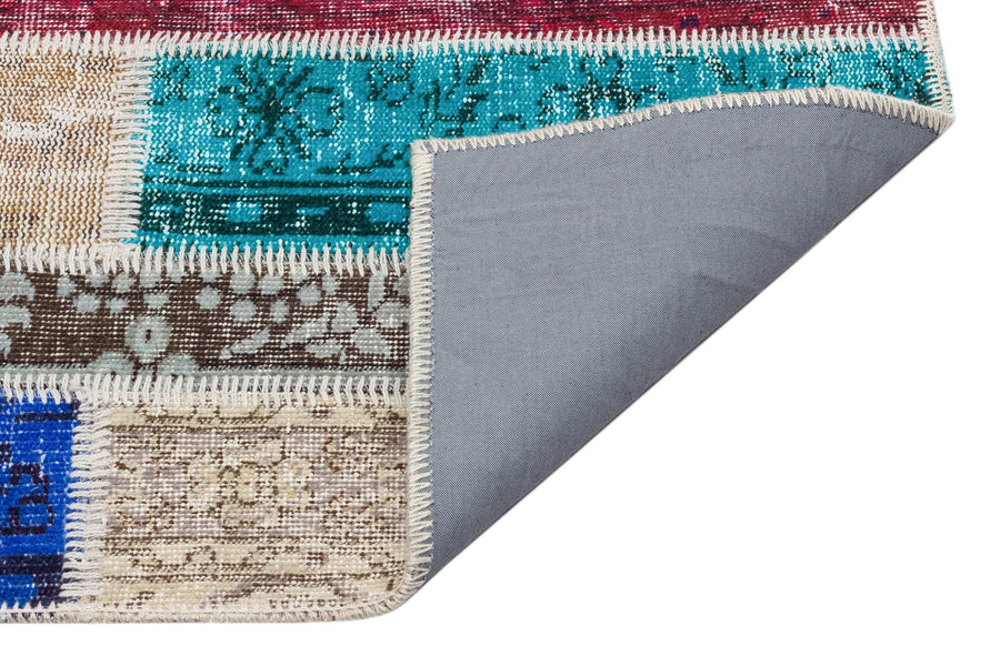 Mehrfarbiger handgeknüpfter Wollteppich im Patchwork-Stil 152x233 cm – im Wohnzimmer