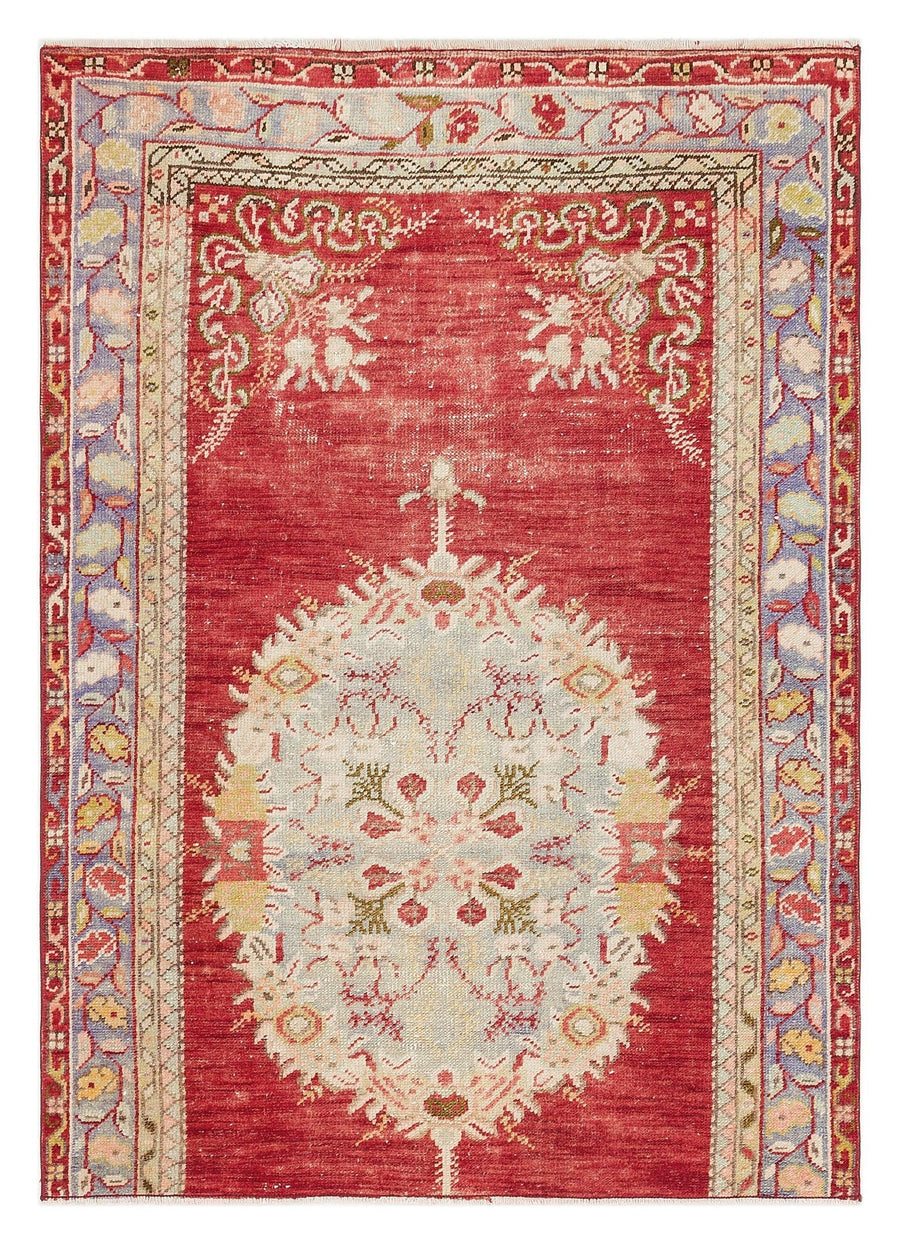 Roter handgeknüpfter Orientteppich mit Medaillon 100x137 cm – im Wohnzimmer