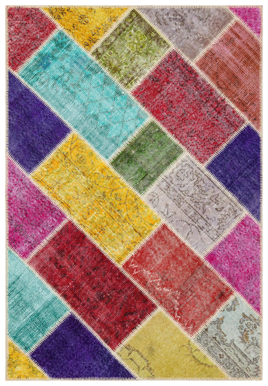 Colorful Geometric Hand-Knotted Wool Rug 125x181 cm (4'1" x 5'11") – in the living room