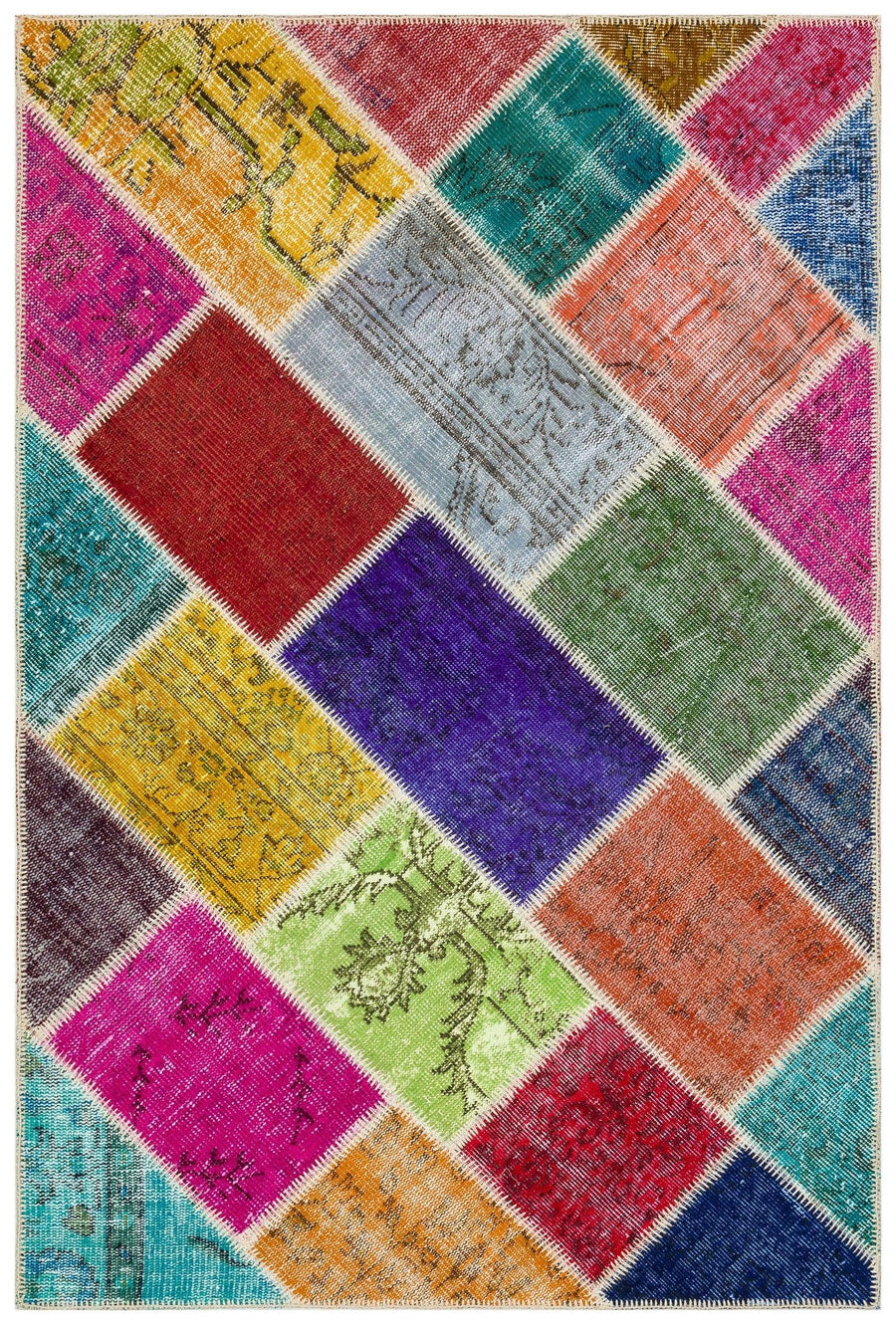 Bohemian Geometric Hand-Knotted Rug in Wool & Cotton 122x182 cm (4' x 6') – in the living room