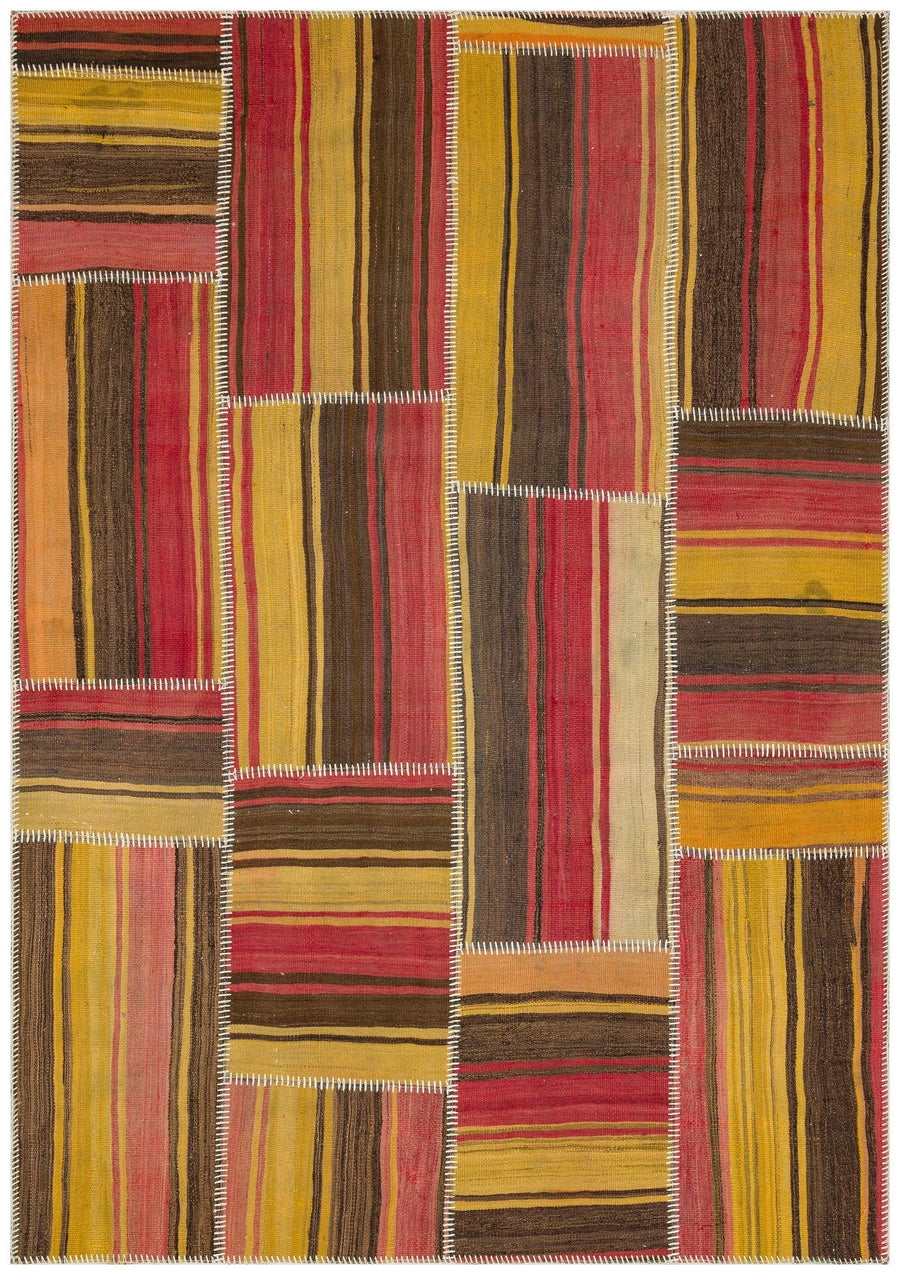 Brown Ethnic Geometric Wool Flatweave Kilim Rug 161x231 cm (5'3" x 7'7") – in the hallway
