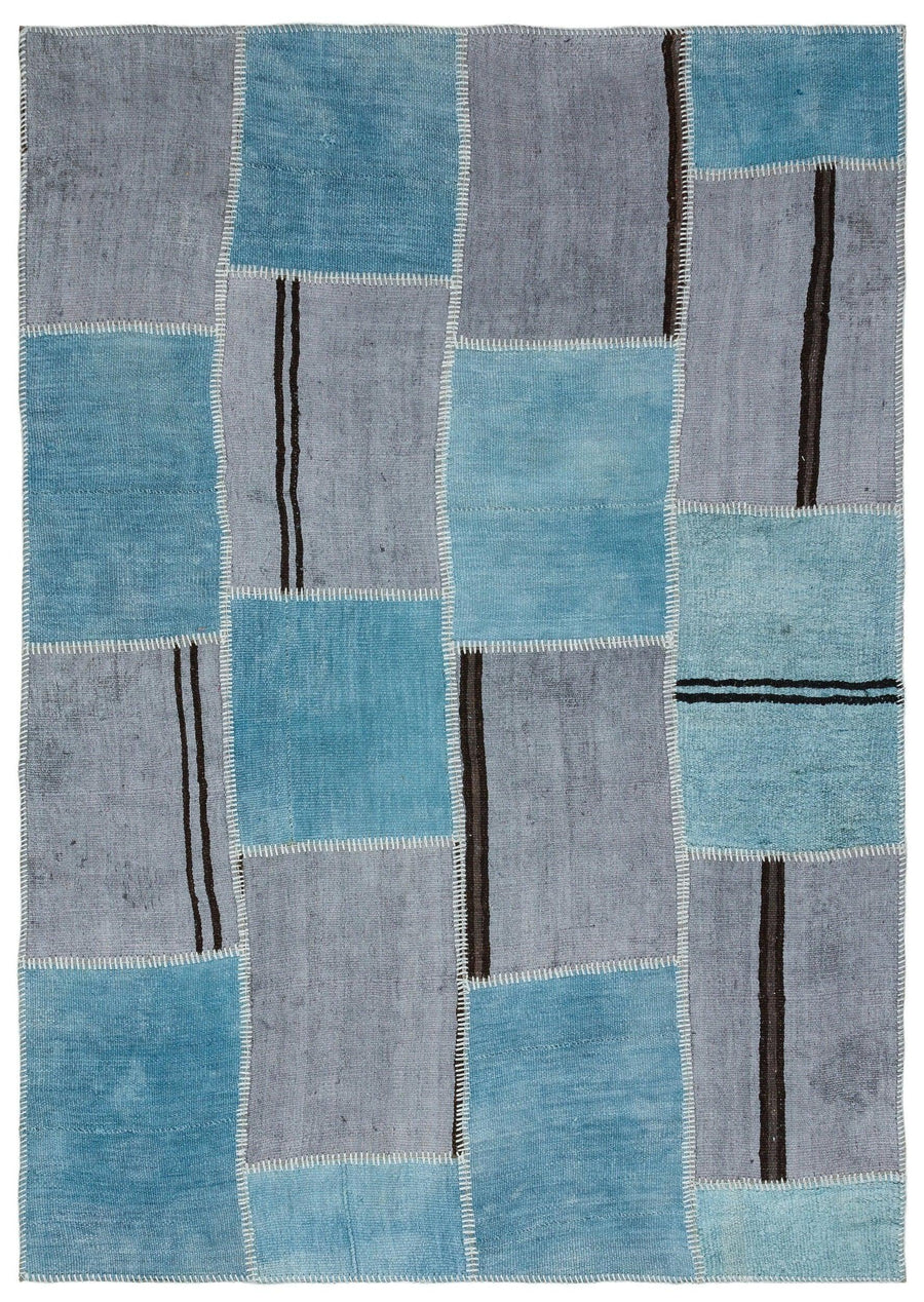 Blue and Grey Geometric Flatweave Kilim Rug 157x224 cm (5'2" x 7'4") – in the hallway