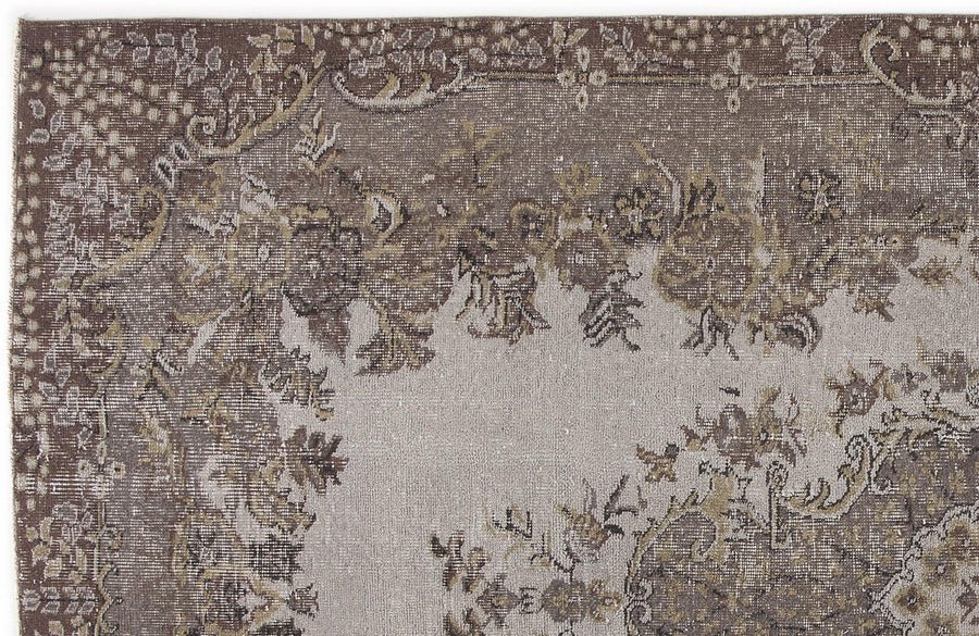 Brown & Beige Medallion Turkish Area Rug 162x292 cm (5'4" x 9'7") – in the living room