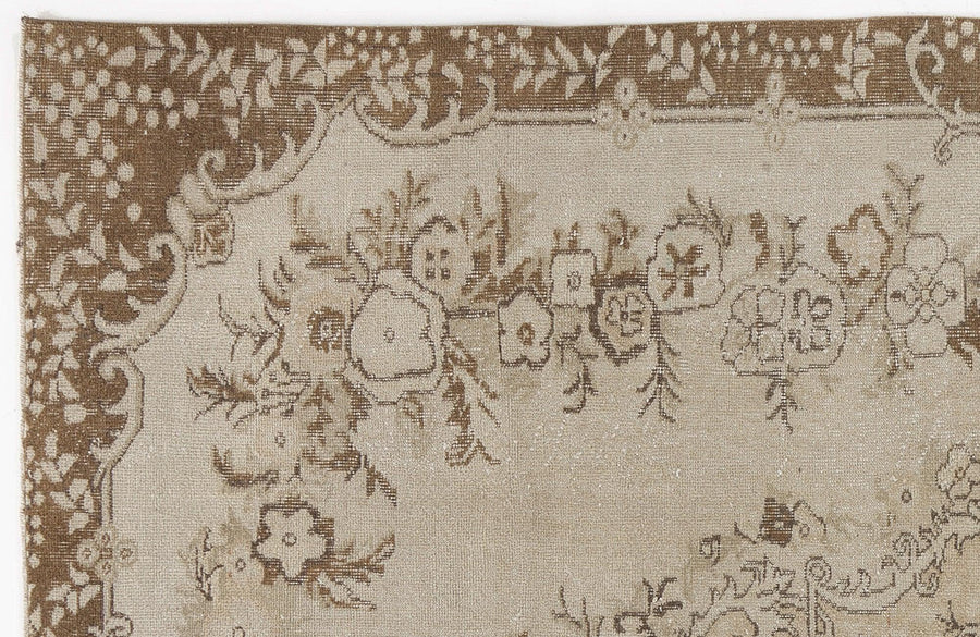 Beiger handgeknüpfter Orientteppich mit Blumen 186x276 cm – im Wohnzimmer