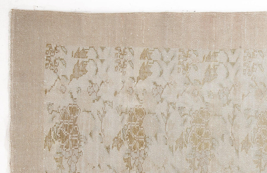 Beige Floral Hand-Knotted Wool Rug 187x315 cm (6'2" x 10'4") – in the living room