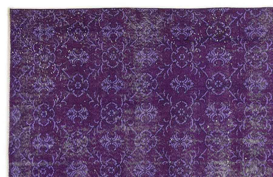 Geometrischer Wollteppich in Lila und Dunkelblau handgeknüpft 185x276 cm – im Wohnzimmer